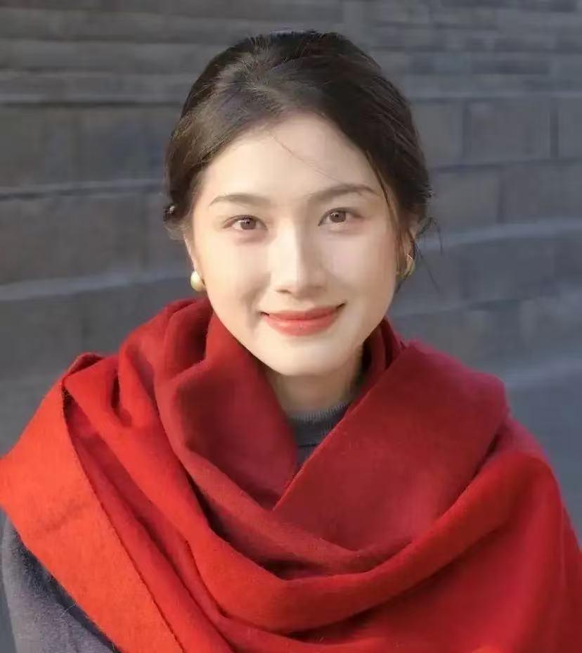 1000个山是什么字。答对了，次日直接上班。上海一个女大学生面试，就撞上这道题