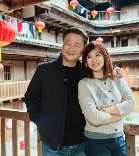 之前网上就一直传，赖岳谦在中天的所有通告都被取消，再也不上节目出镜了，而这次最新