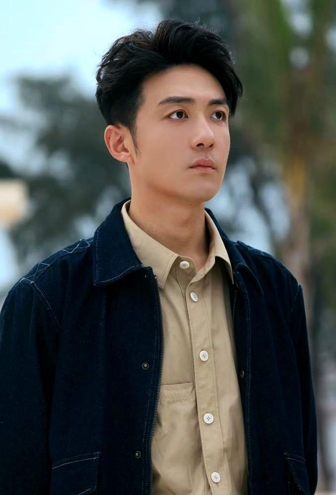 央视一套新剧《主角》播出，张嘉益秦海璐的戏，风头全被一个配角抢了。李泽锋演的