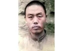 1949年12月，特务杨进兴自知罪孽深重，带着妻女躲去了南充。路上，他碰到几个农