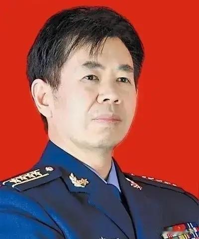 戴旭大校这话太提气！他说得对，咱们怕美国个啥？都是两个肩膀扛一个脑袋，你有拳头