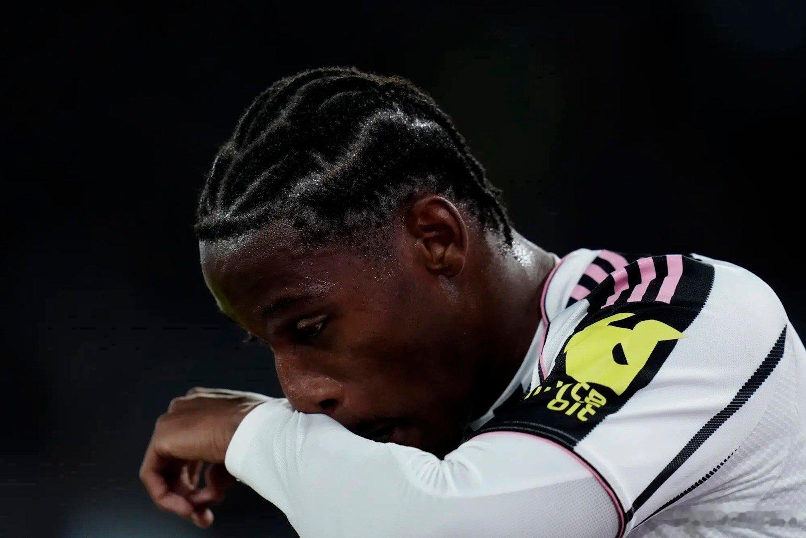 瑞士SKY：今夏以自由球员的身份加盟尤文图斯的加拿大前锋戴维正在考虑在冬窗离开都