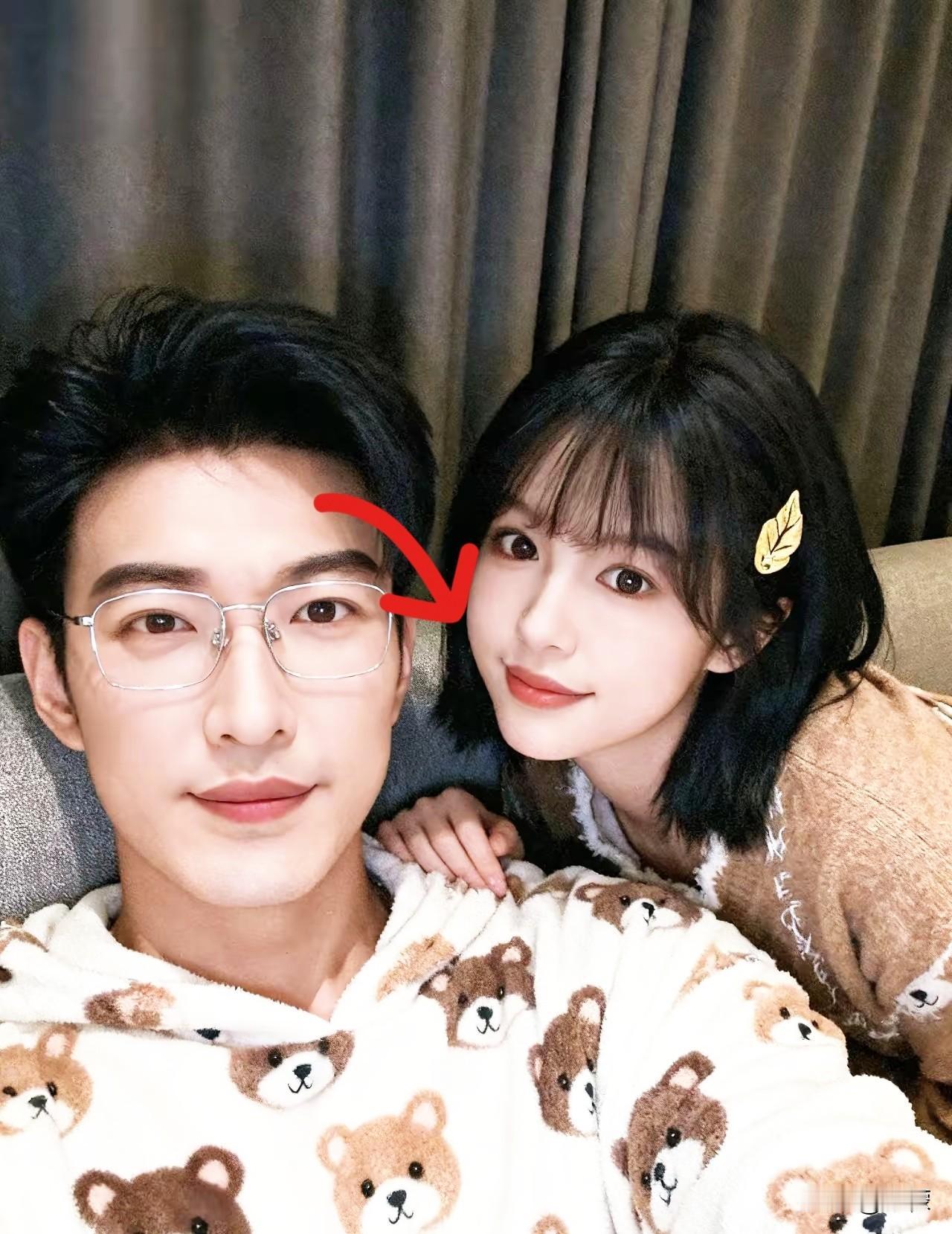 杨咩咩被问：“你放着年轻帅哥不找，为什么非得找个小老头呢？”杨咩咩回答得很调皮