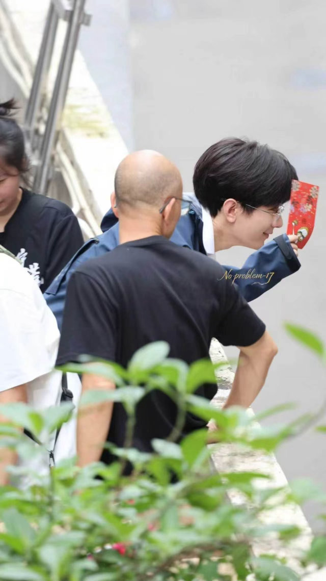 老公，你侧颜这么帅我呼吸不上来了