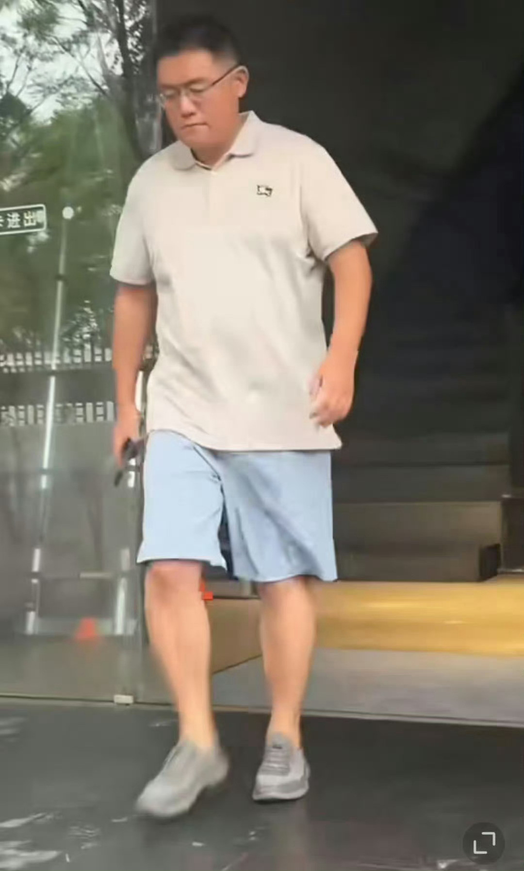 李飞你人真没事吗去年和今年​​​