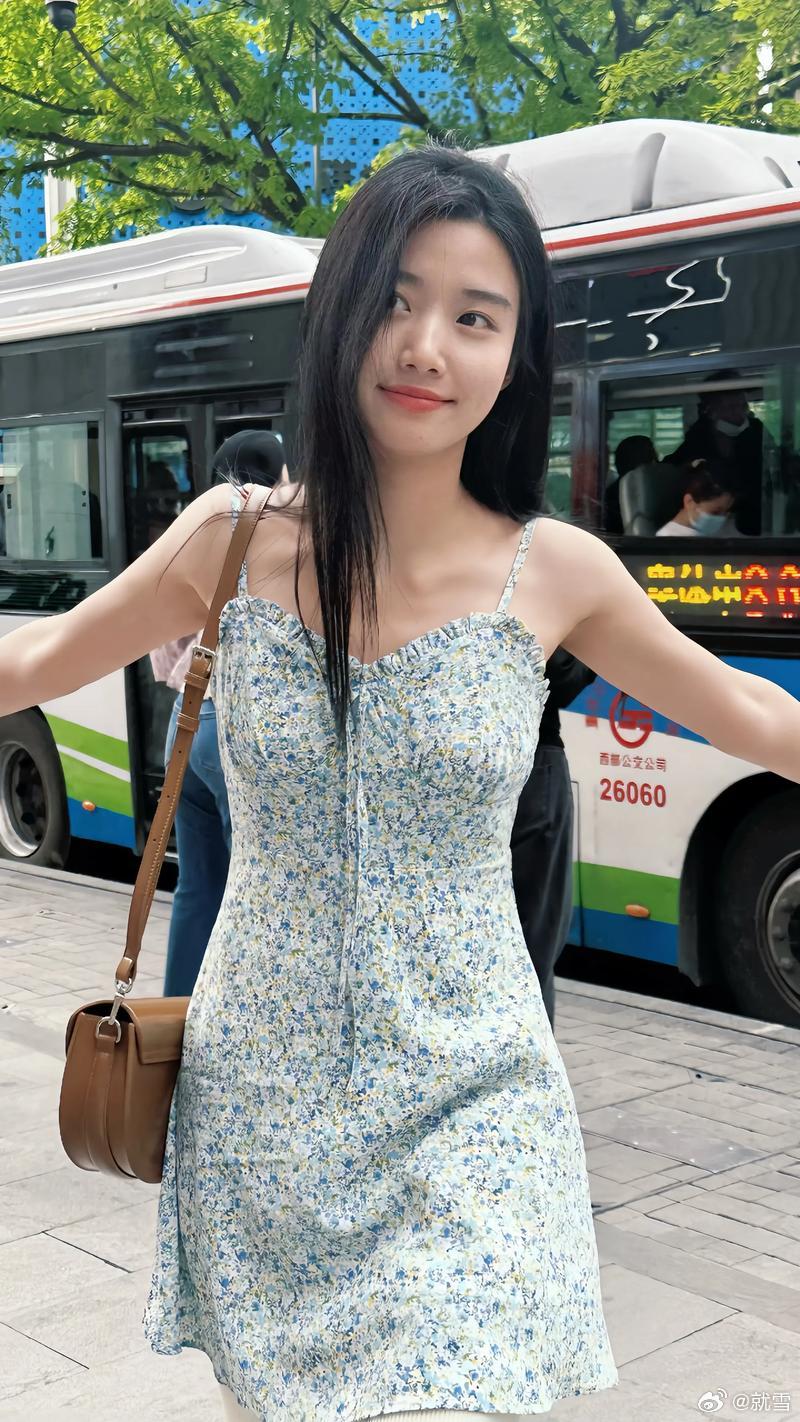 吃瓜卢昱晓现在主要宣传渠道放在某音，在这上面她的口碑很不错，反而是渣浪上，吐槽她