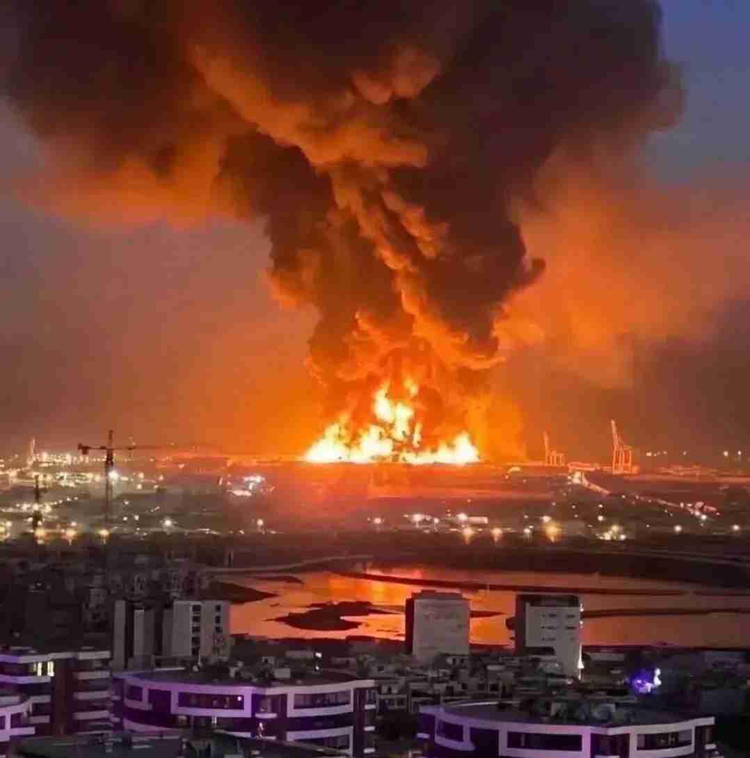 特朗普大概这会儿正盯着战报犯愣——48小时不到，伊朗第12轮攻势就砸过来了，巴林