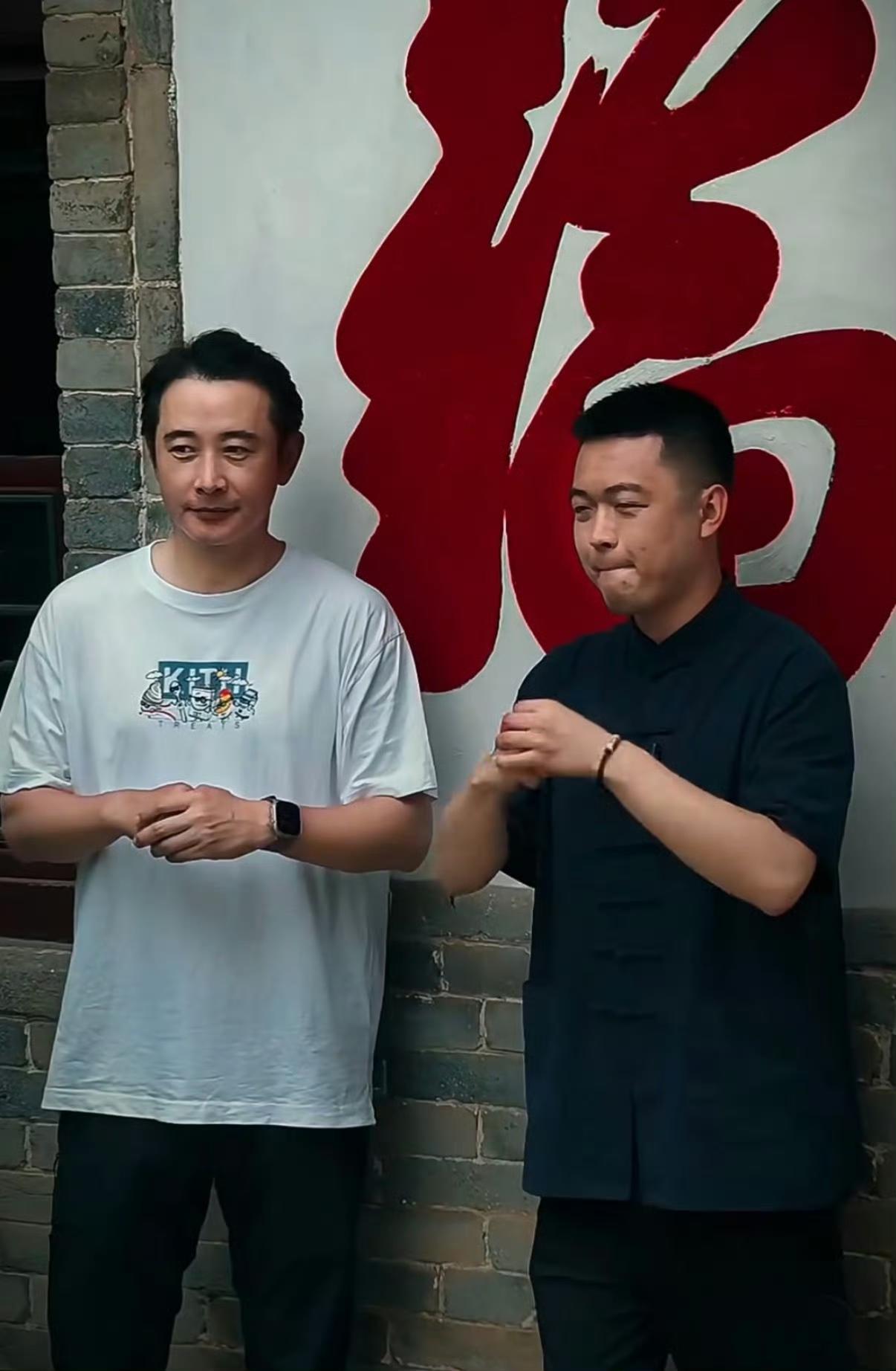 罗晋唐嫣这是真的离了？今天下午，罗晋眼里没有光了，这个词条冲上了榜单。看到这