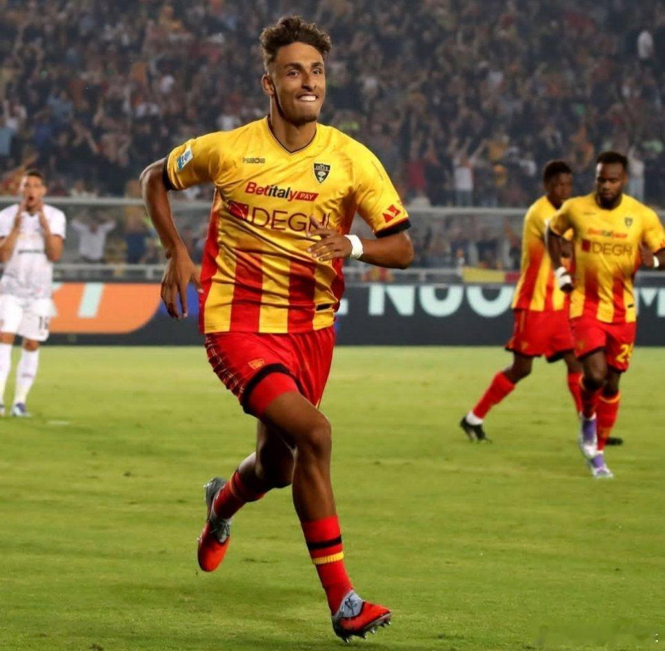 斯基拉：在莱切最近的几场比赛中，国际米兰的球探一直在考察2004级的中后卫蒂亚戈