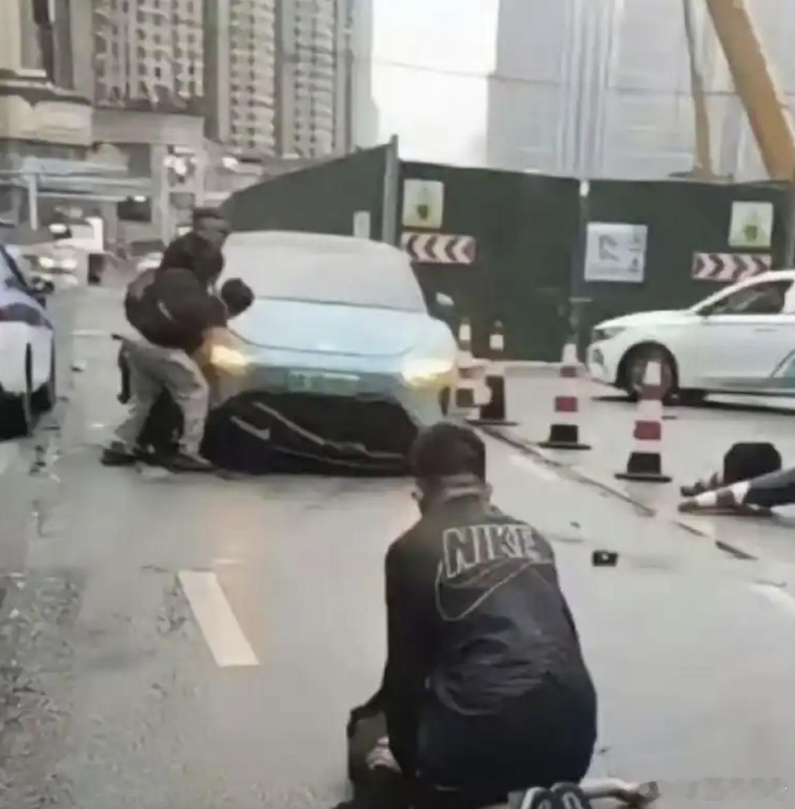 2人死亡！小米SU7又出事故！5月17日凌晨，贵阳花果园区域发生了一起严重交通事