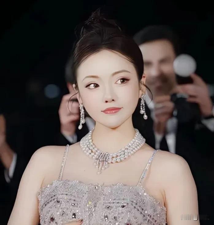 蛋蛋复播，30亿背后是病床换来的，直播圈真该歇歇了她消失了四个月，没人知道她