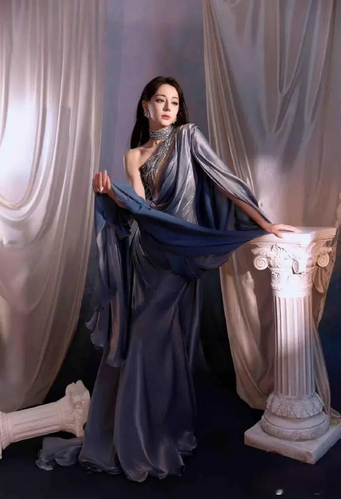 【娱乐吃瓜🍉🍉🍉】01迪丽热巴很喜欢往剧组带零食，但她自己吃的不多，大部