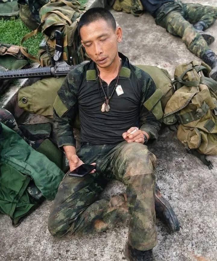 停火后的泰国军队，陆续撤回来休整，换新的部队替补，确实累的不轻！泰国军队的军装整
