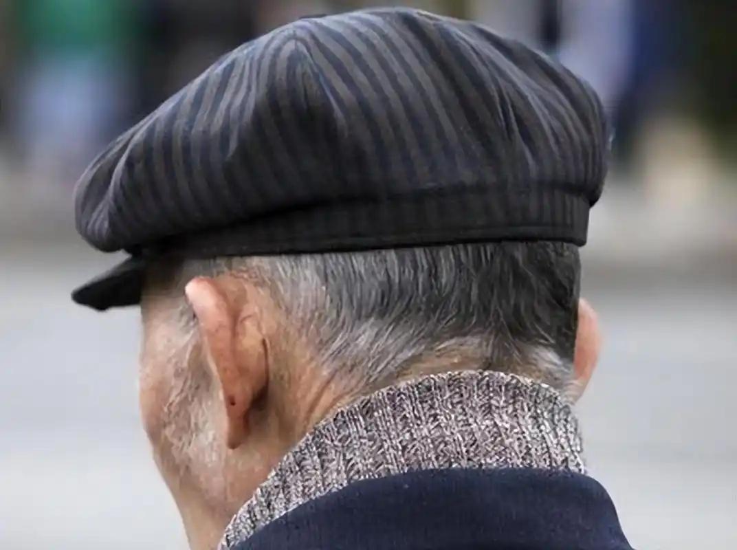 天气回暖还戴帽子？60岁后小心“捂”出大问题！医生紧急提醒这3个隐形雷区你有没