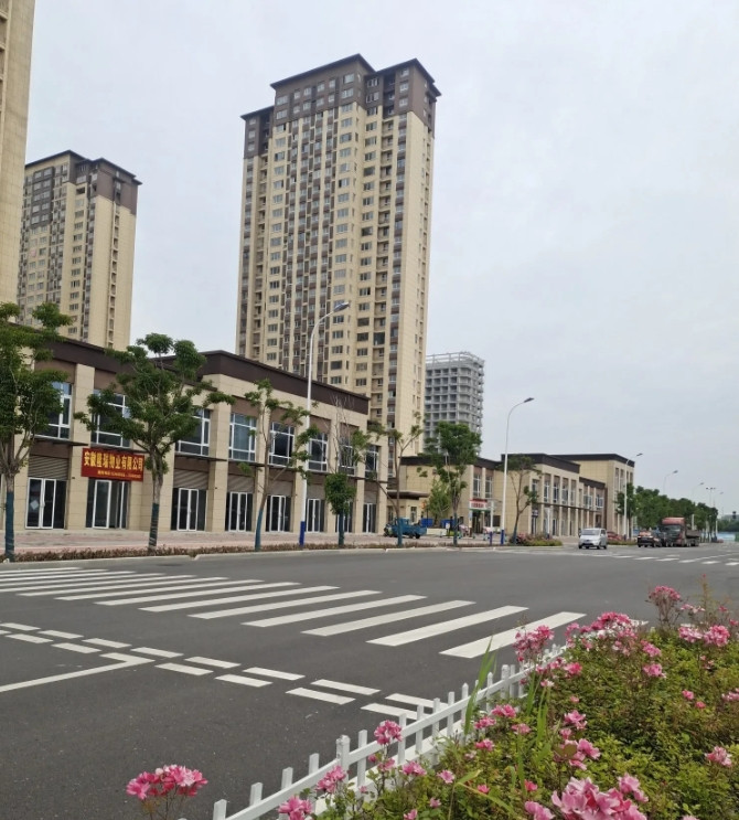 我女儿有个叫雨欣的小学同学，13岁时身高就有1米6几了，小学一毕业就去了她姑姑的