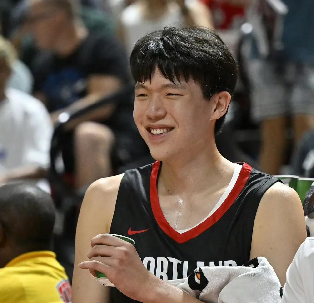 多笑笑！哭什么？杨瀚森不要有太大压力，你已经是世界前二百的球员了！放平心态，约基