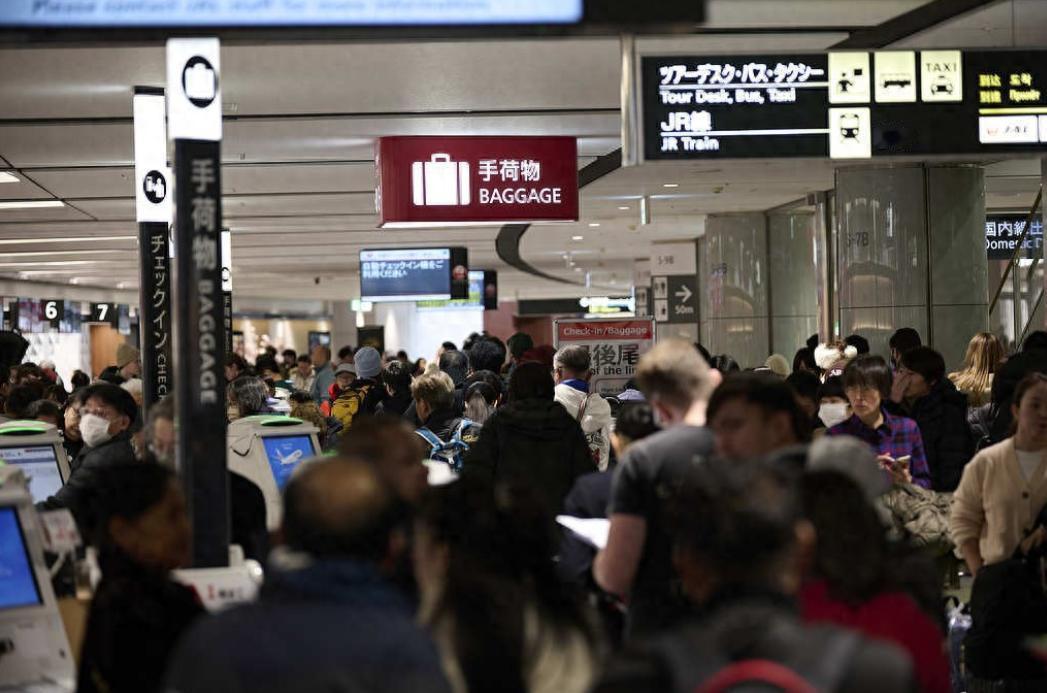 去日本的时候高高兴兴，想回国的时候根本回不来！本来开开心心看雪景、吃海鲜，一