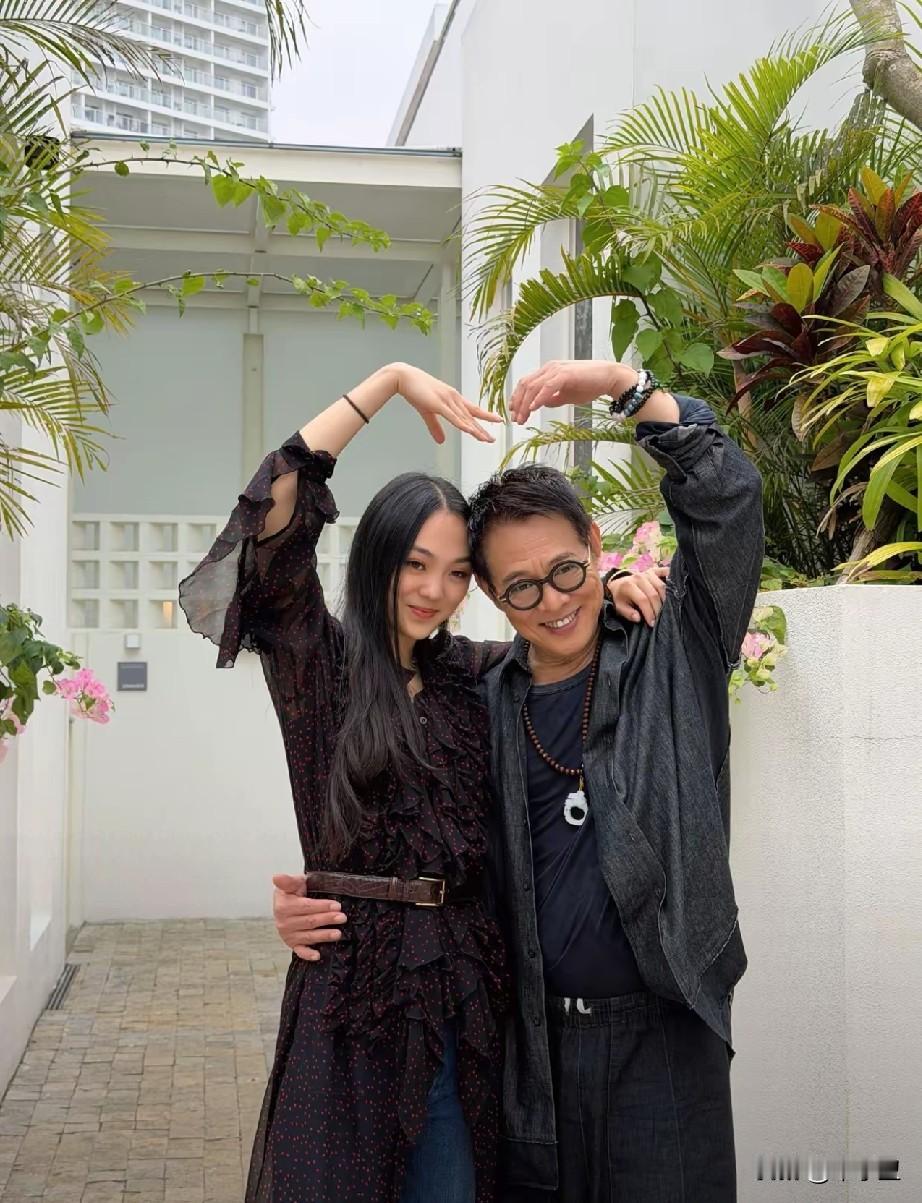 李连杰和女儿，好幸福，看着李连杰超年轻李连杰女儿李连杰生病住院