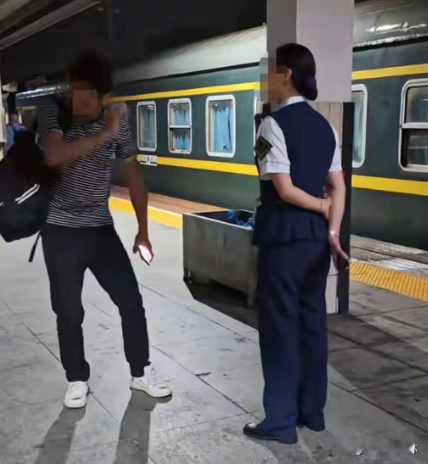 不得不说，坐火车遇到这样的乘客，估计谁都得皱眉头。他买的是桂林北到永州的