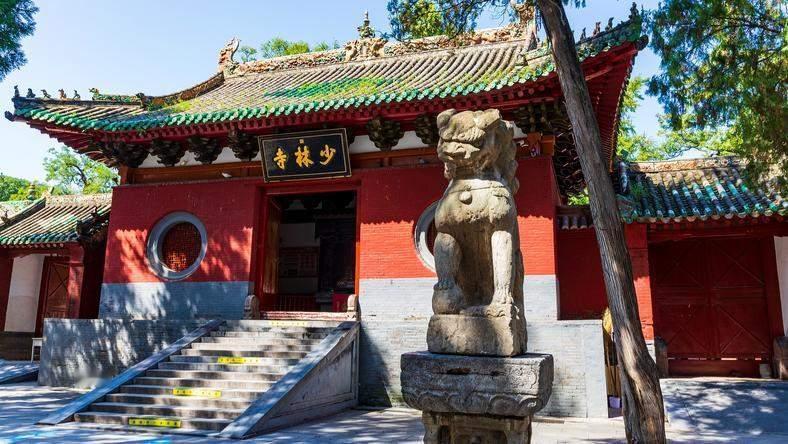 最近逛寺庙明显能感觉到，咱国内的寺庙正悄悄变样，法会少了、法物流通处撤了、门票不