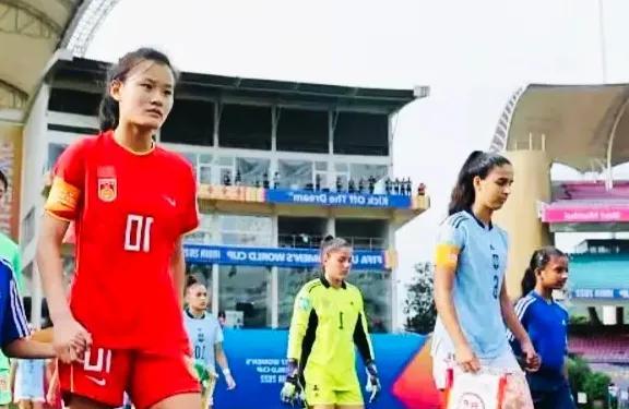 女超倒计时最后四轮，出现了五朵金花竞相绽放的景象，这是中国女足联赛有史以来的头一