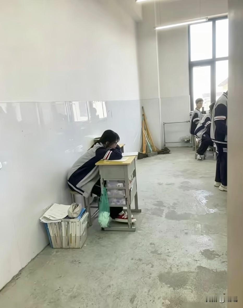 班主任的心腹大患[捂脸哭]