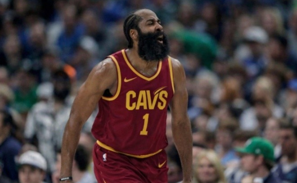 现役有谁能超过哈登的场均36.1因为36.1可能比较难，那么有谁能打满65场