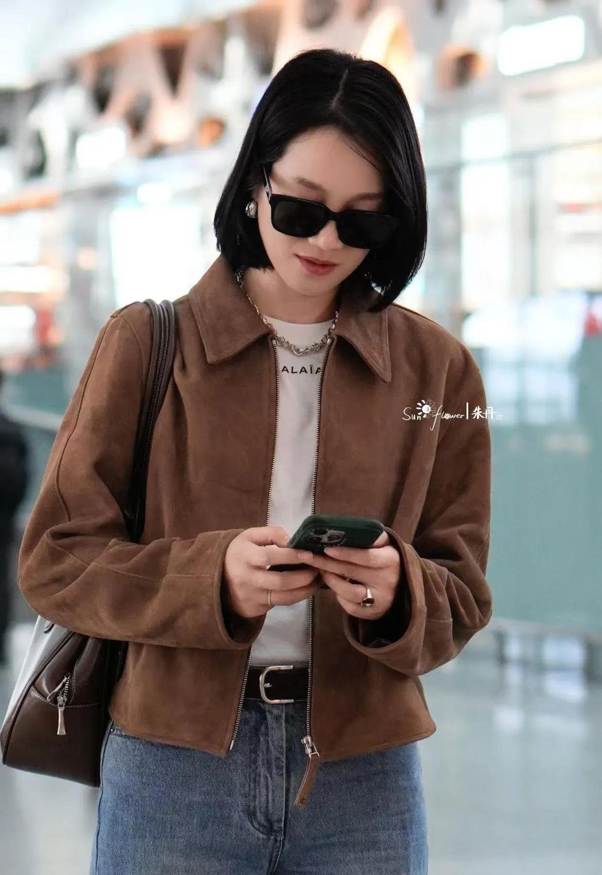 朱丹的机场穿搭，是普通人的春日模板朱丹这波机场私服真的赢麻了！一件复