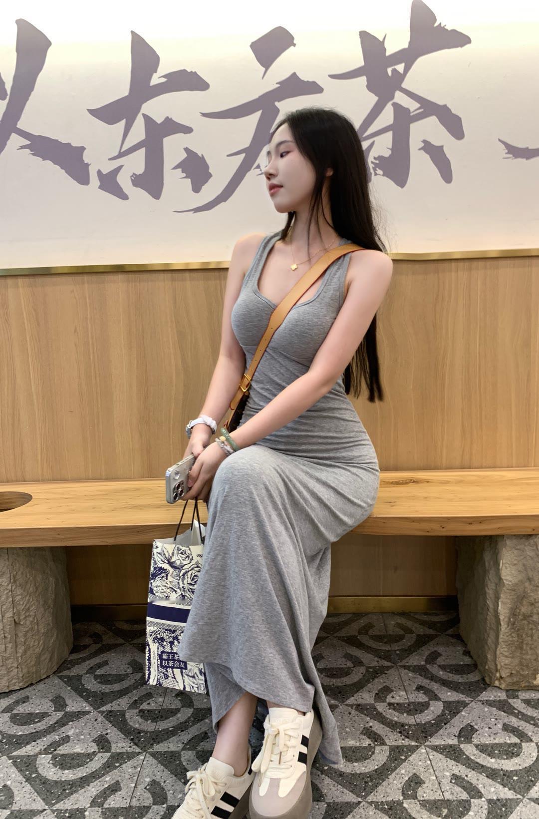 女人哪些时刻,最有魅力?认真专注时工作、做饭、看书、带孩子，全神贯注的样子，自