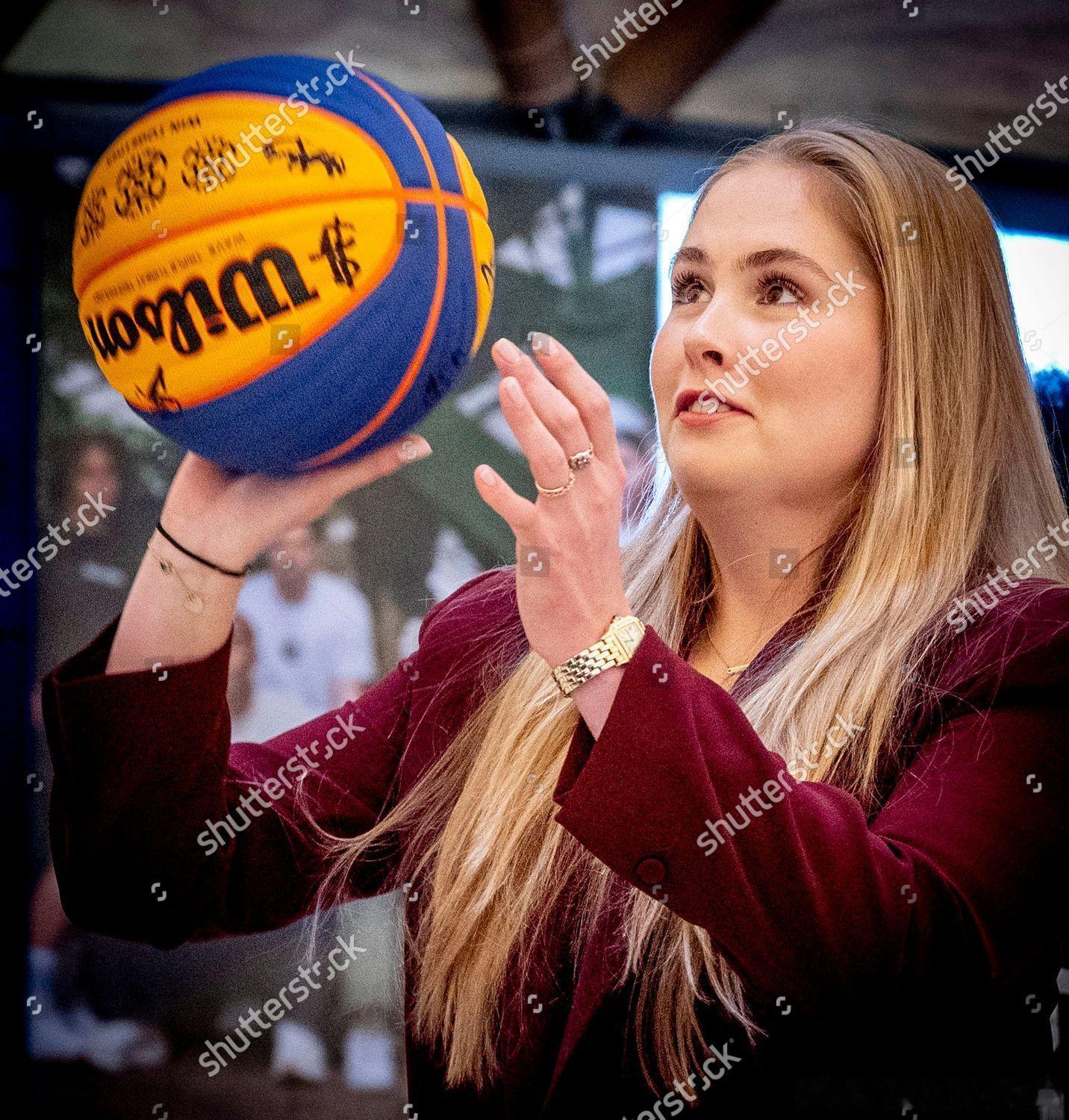 新闻2026.4.16荷兰女王储凯瑟琳娜·阿玛丽亚访问阿姆斯特丹Day1，