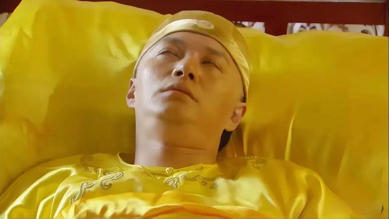 嘉庆死在了避暑山庄，死的相当突然，大臣们却急得很，毕竟嘉庆死之前没说要立哪个皇子