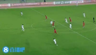 U16国足的7号袁博涵个人技术不错，速度快，能突破，且不乱射门，善于观察场上机会
