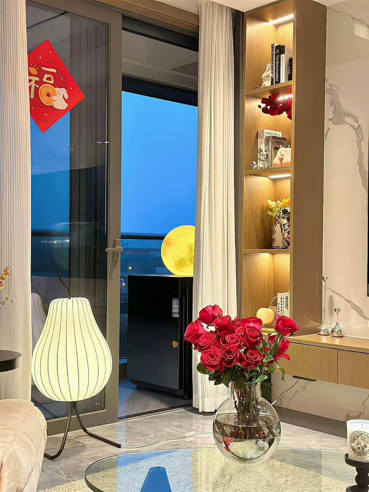 失业半年眼瞅着就要过年了，我心里点犯愁，跟老公说：今年没攒下啥钱，过年给我爸妈的