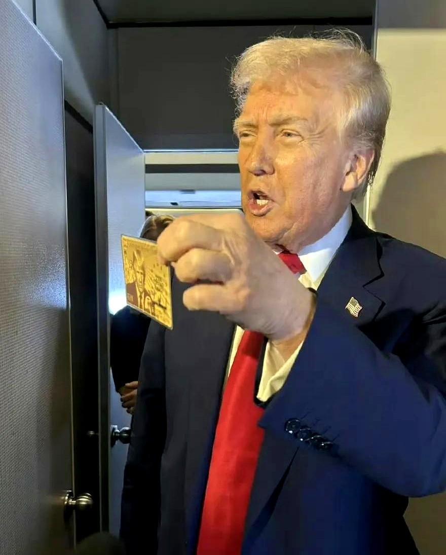 特朗普为了美国财政赤字操碎了心，原推出1000万张价值500万美元的金卡，计划筹