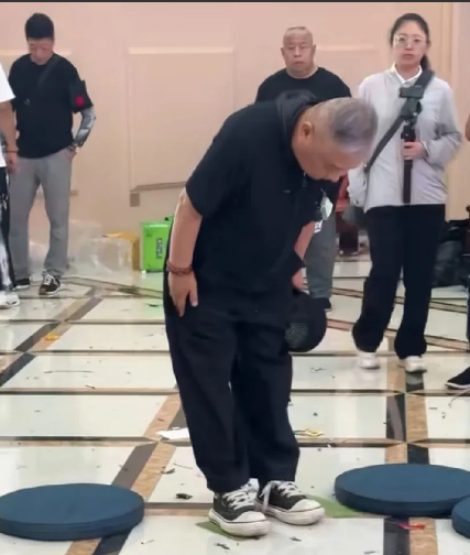 相声演员刘惠去参加了杨少华的葬礼，好多人批评他为什么鞠躬没有磕头，这是不尊重杨少