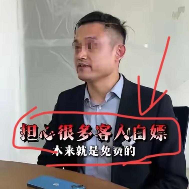 江西某餐厅，一个老顾客和朋友来此过生日，点了整整一千多块的饭菜，用餐时随口提了句