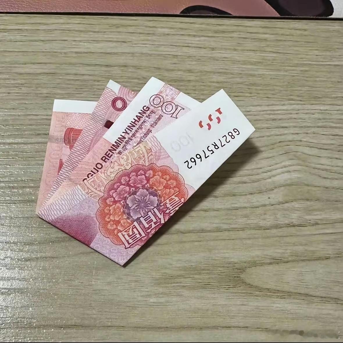 100块的红包，400块的情绪价值。[笑着哭]​​​