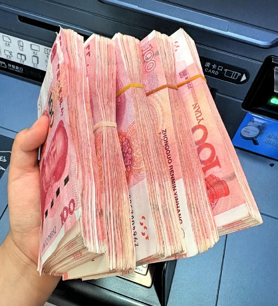 一男子做生意，需要8万，亲戚朋友都不借给他，最后他妹妹背着妹夫借给了他。四年