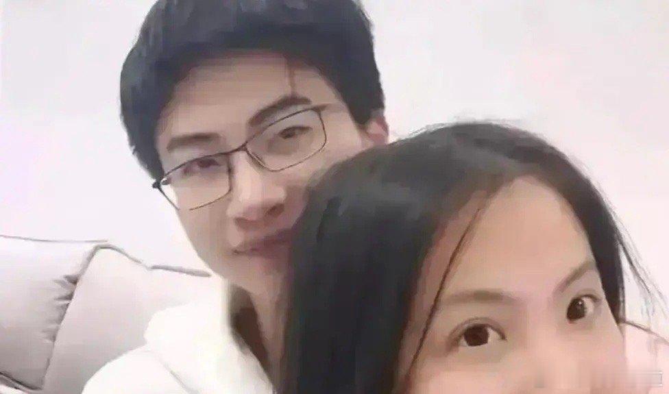 庞众望真是给所有人上了一课，当年寒门贵子考进清华，全网都在夸他励志，可连女朋友把