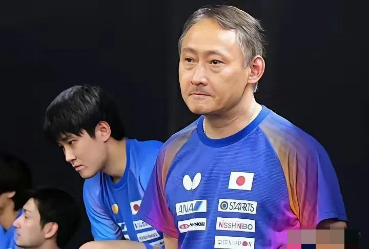 张本宇此刻怕是难以入眠。儿子张本智和今晚输了球，没碰上国乒选手，倒败在旁人拍