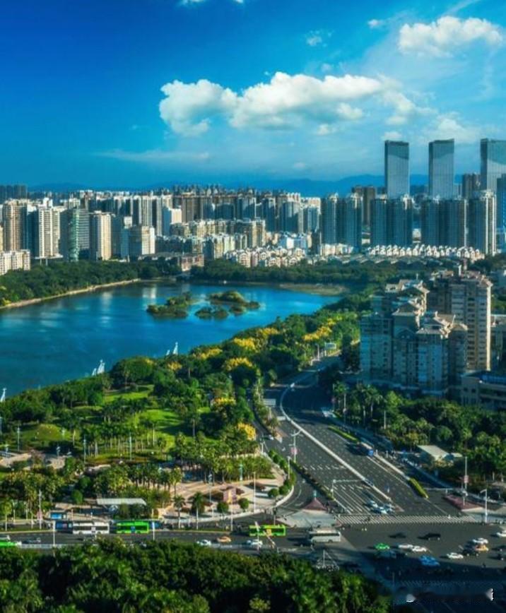 全国公认的广西南宁GDP虽然比不上广东发达城市东莞，城建却可以甩东莞几条街。南宁
