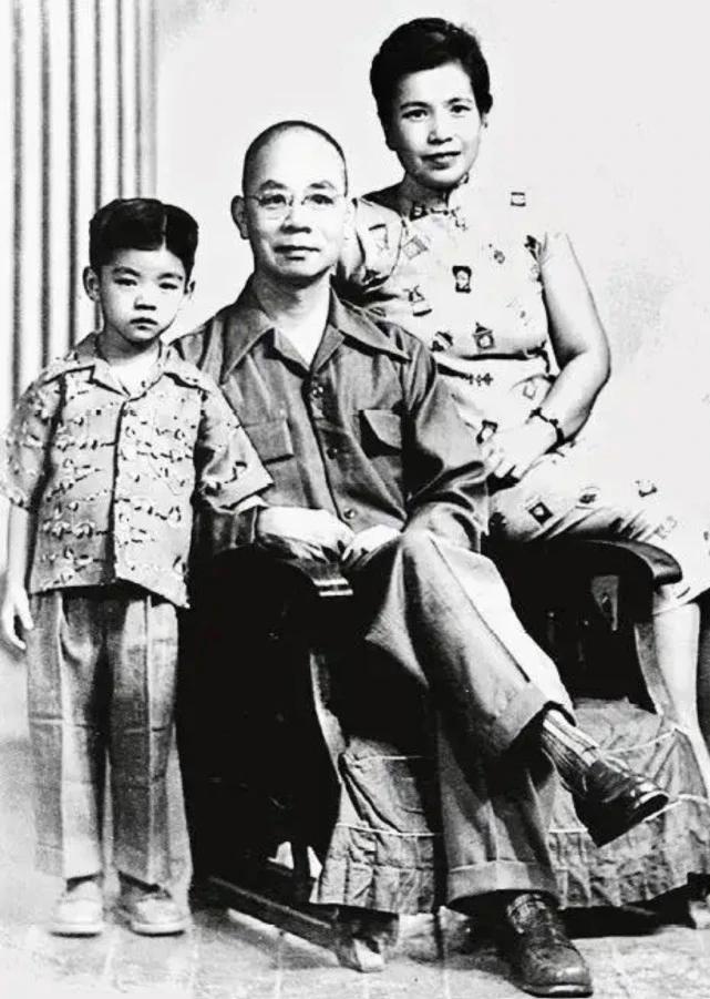 终于知道：这部剧为什么改名叫“沉默的荣耀”了……原来，吴石将军牺牲后，整整二十三