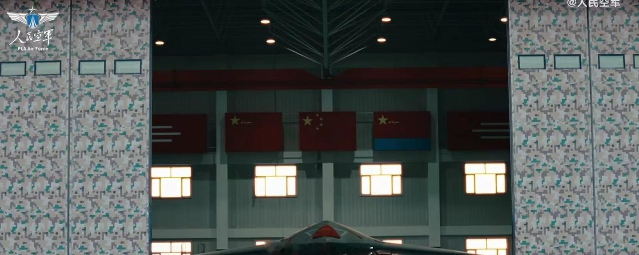 11月11日，又是一年空军建军纪念日。咱们的空军又官宣新飞机了！玄龙！！龙族系