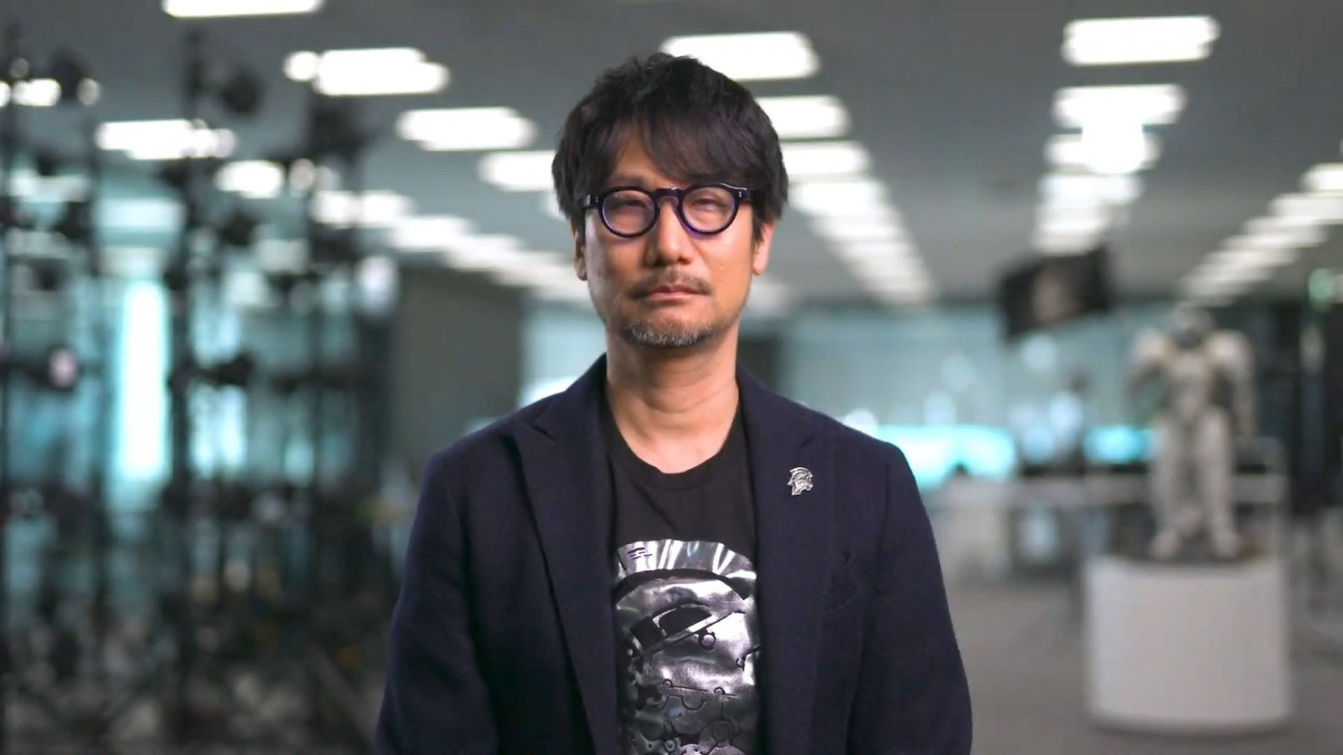 【《环太平洋》导演劝诫小岛秀夫专注游戏开发】小岛秀夫经常在社交媒体上发表对最新电