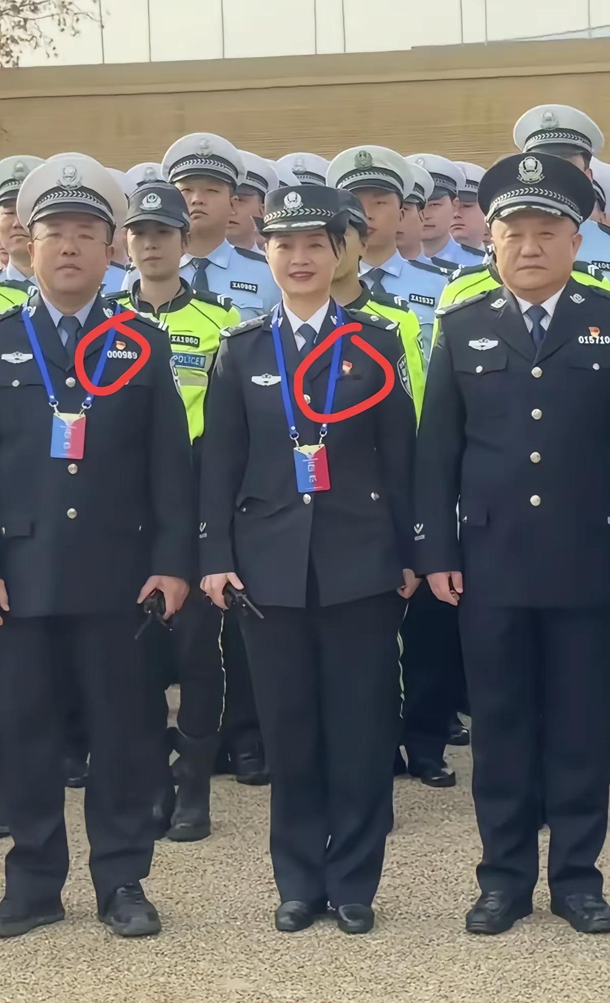 不懂就问，有没有在体制内呆的朋友，这俩人谁的级别高？烦劳各路大神不吝赐教。