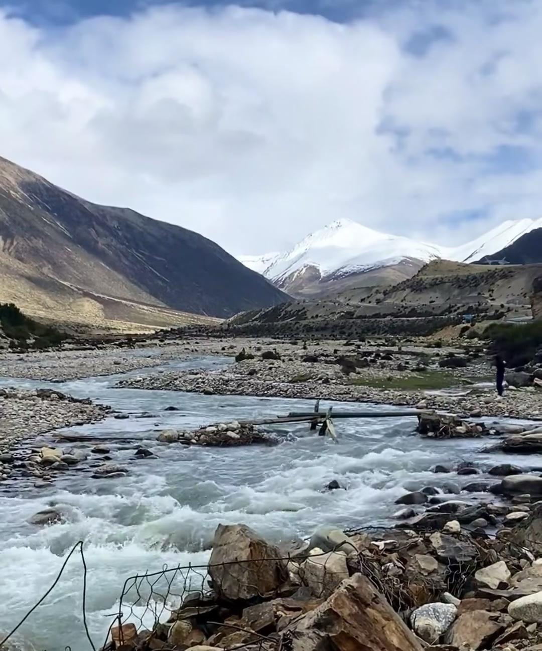 天无绝人之路，西藏的辽阔山河告诉你：绝境尽头，或许正是好运起点在西藏的辽阔天