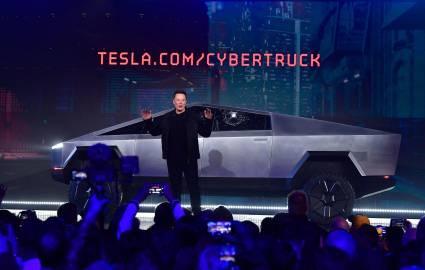 真敢开价！2025年特斯拉老板游说全体股东，砸1万亿美元天价待遇留人，就怕马斯克