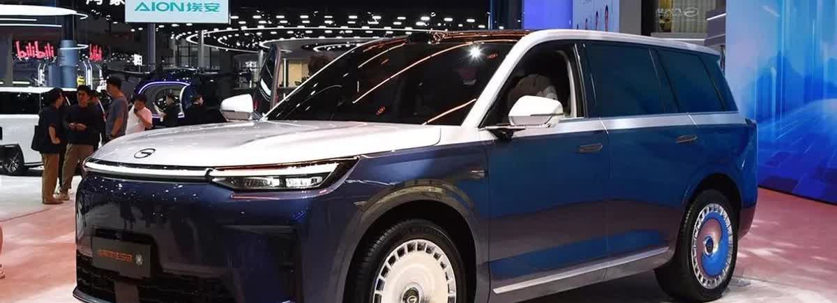 i8首款上市的六座纯电SUV——理想i8，新车采用和理想L8一样的大六座（2