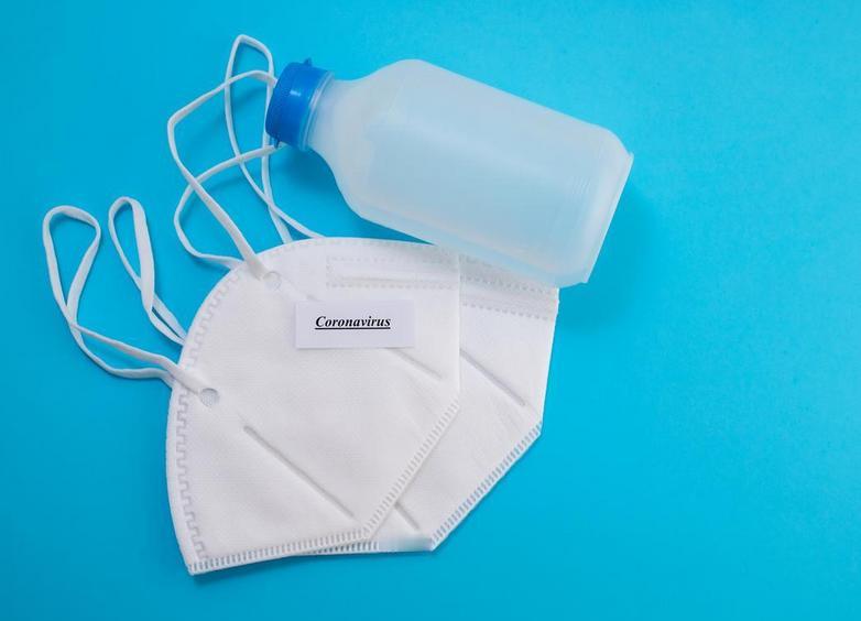 年销百万瓶的“液体口罩”悄然走红，宣称“一喷阻隔病毒”。然而医生看完成分和原