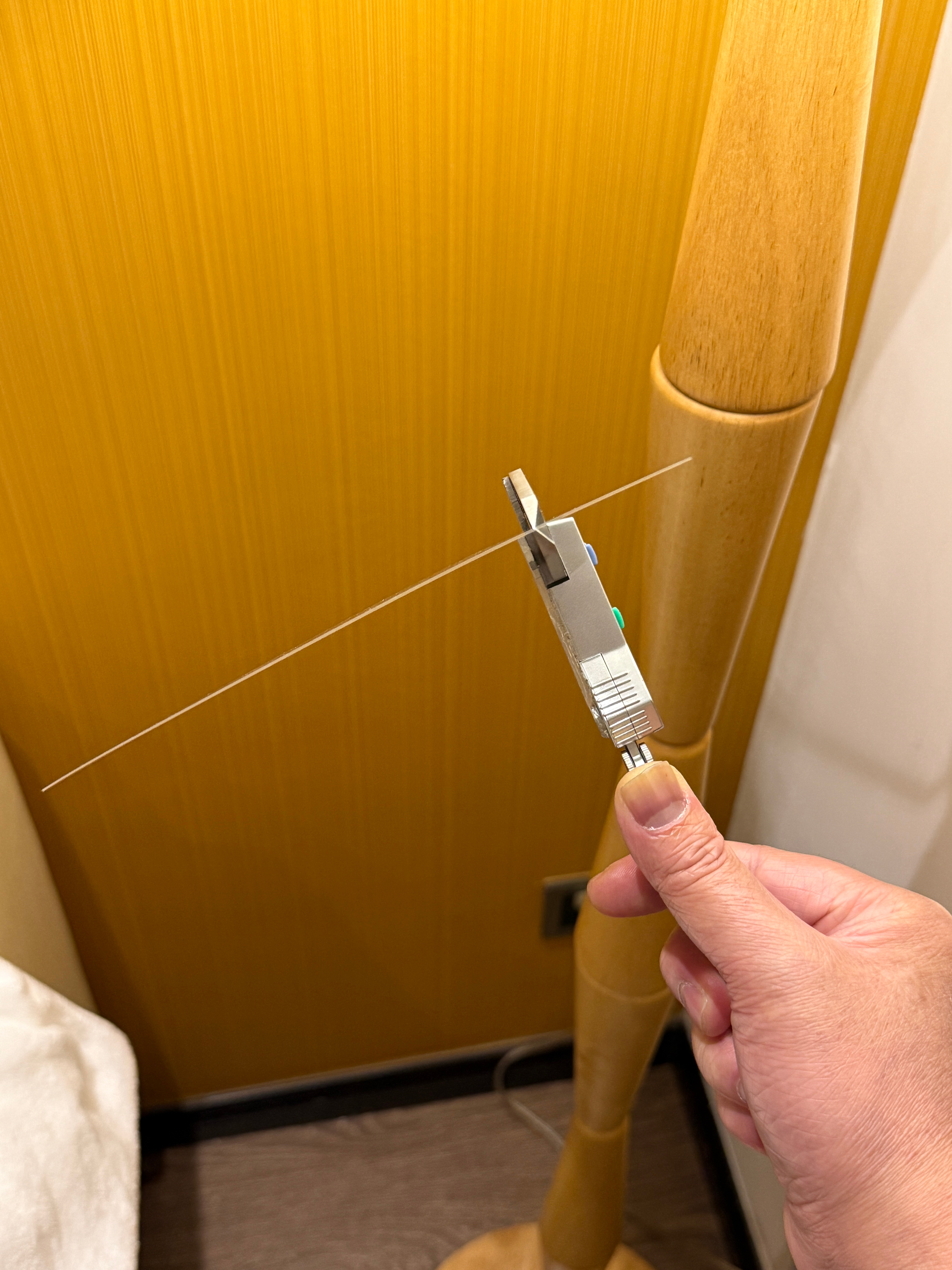 0.18mm厚度的玻璃膜，这是玻璃膜。这是包含了底胶后的厚度，0.18。这什么